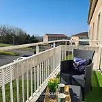 La Baliere T3 Renove Terrasse 20min Du Puy Dufou *